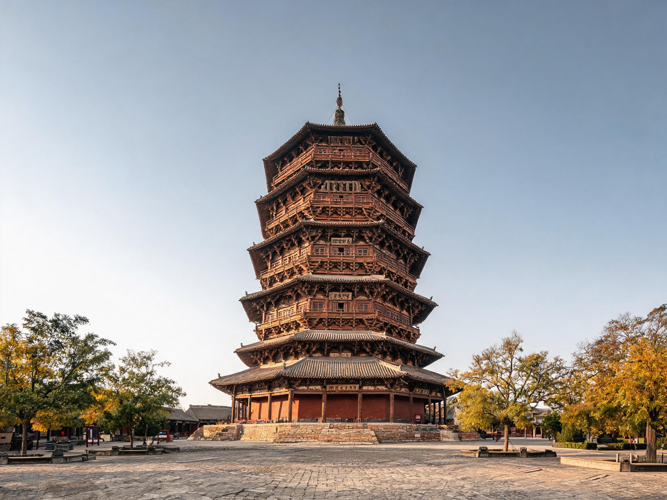 秋色中的应县木塔及寺院广场